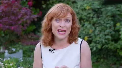 How can you tell the difference between nits and dandruff?