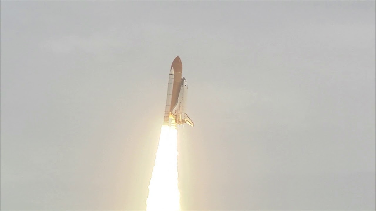 Start i lądowanie promu kosmicznego.