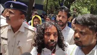 Devendra nath mahto को पुलिस टांग के ले गई, पीछे दौड़ते रह गए समर्थक