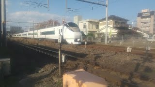 【E657系K1編成!651系オマージュカラー運行開始】市毛街道踏切 15時47分勝田駅発ときわ74号品川行E657系K1編成(651系オマージュカラー)通過シーン 2026年4月11日