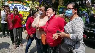 Suasana Haru dan Duka Jenazah Didi Kempot Saat Lewat di Kediamannya