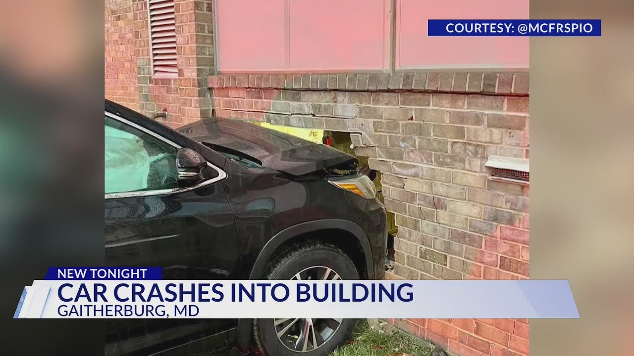 Car crashes into building - YouTube