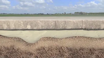 ¿Puede hundirse un suelo por daños causados por el agua?
