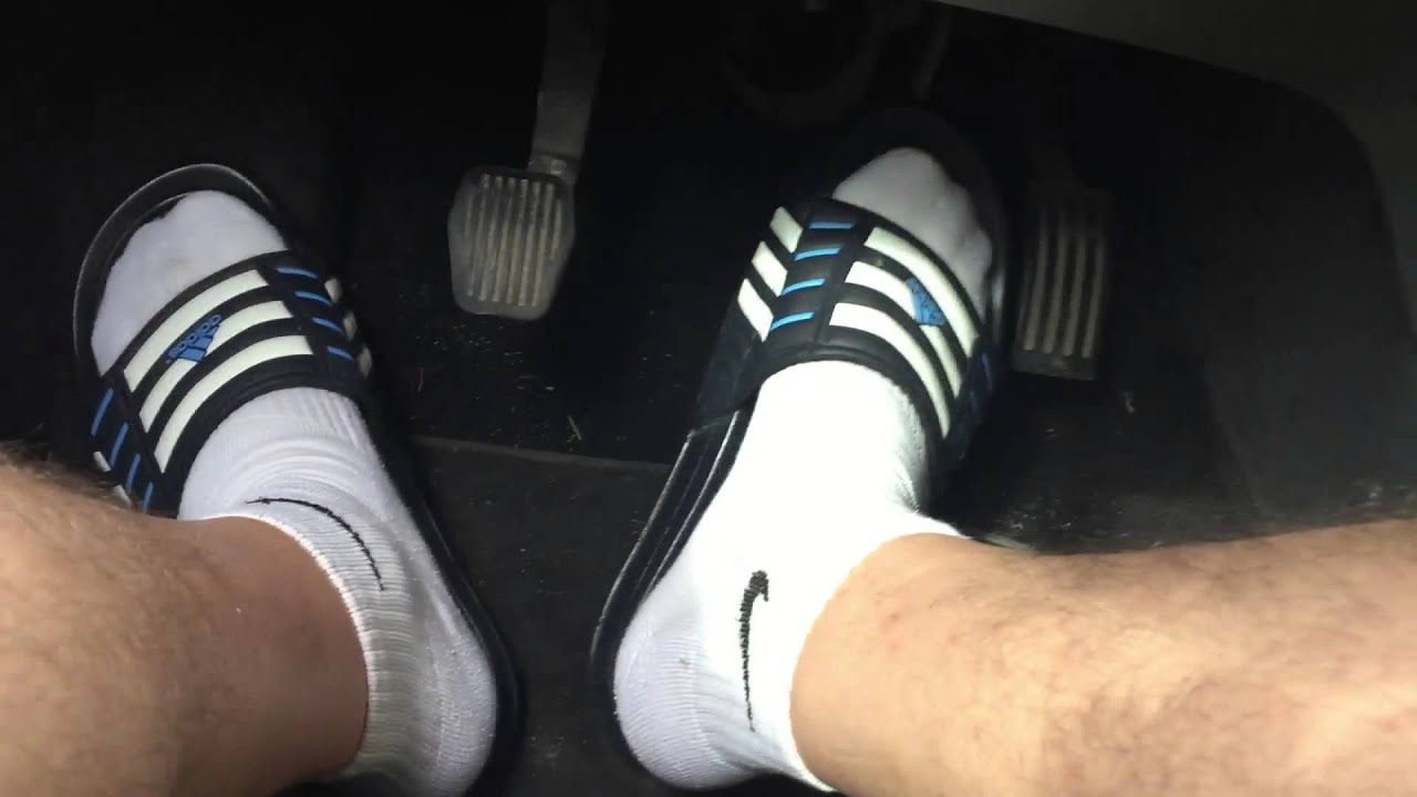 socks with adidas slides