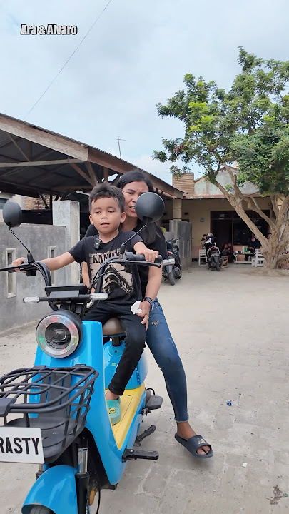 Alvaro pertama kali bawa sepeda listrik #aradanalvaro #keripikkentangmasboy #shorts #comedy