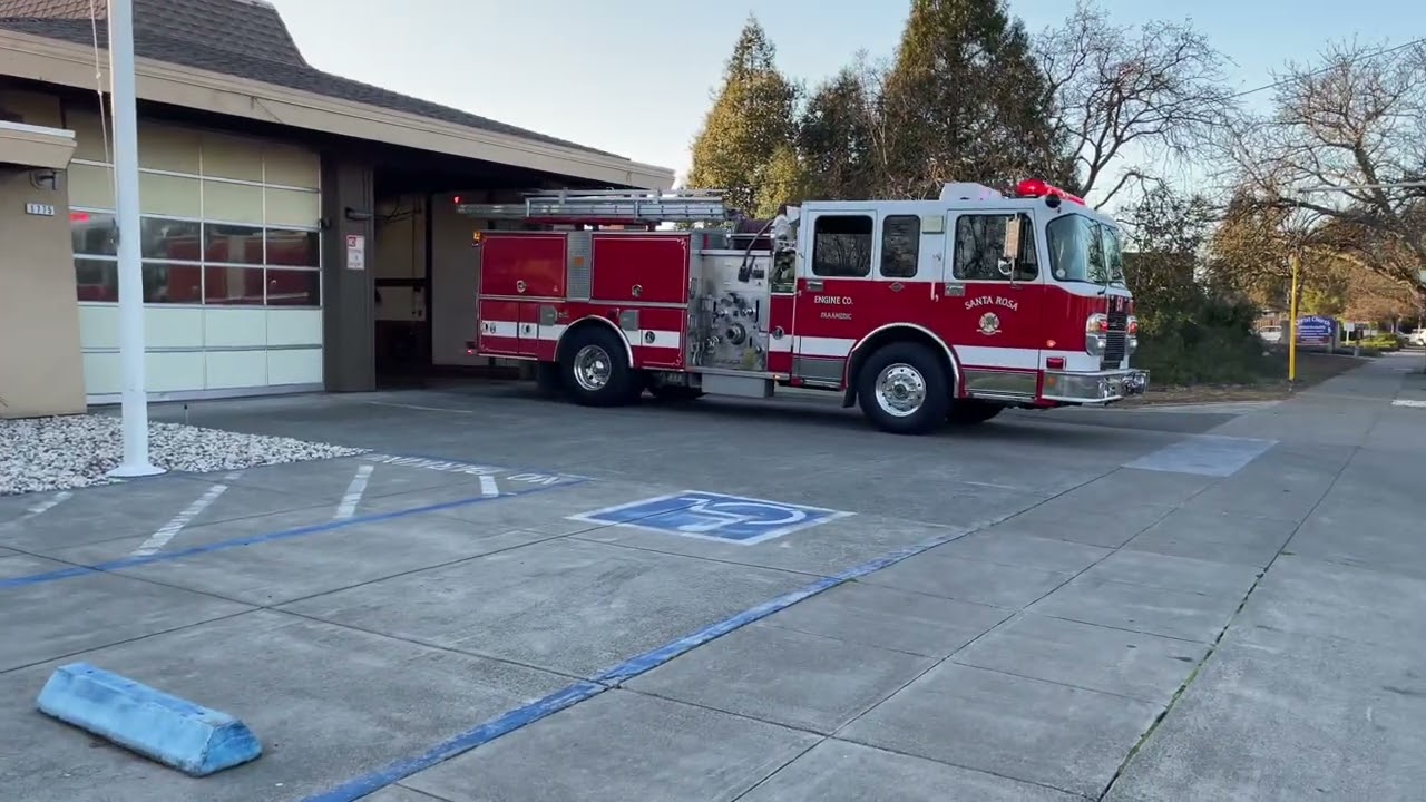 Santa Rosa Fire Department Engine 4 Responding