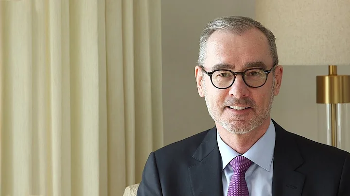 President Flanagan congratulates the U of A's 2020...