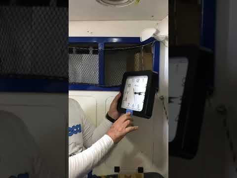 Como isolar o Parafuso de inox da madeira, selando a madeira com araldite.