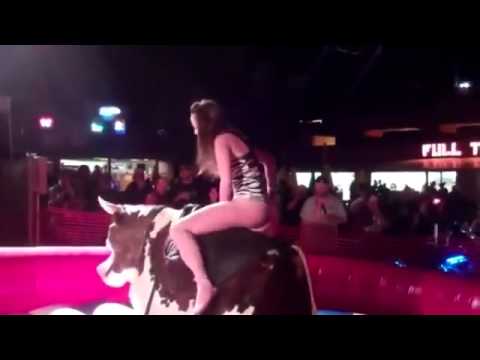 Boğaya Binen Kızın poposu açıldı ( Bull rider opened her ass )