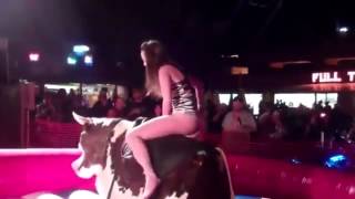 Boğaya Binen Kızın poposu açıldı ( Bull rider opened her ass )