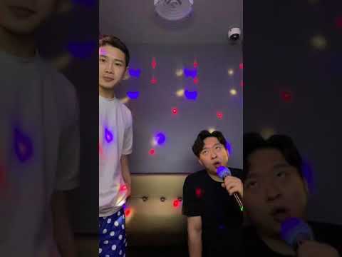 웃으며ㅡ 임재현, 문성욱