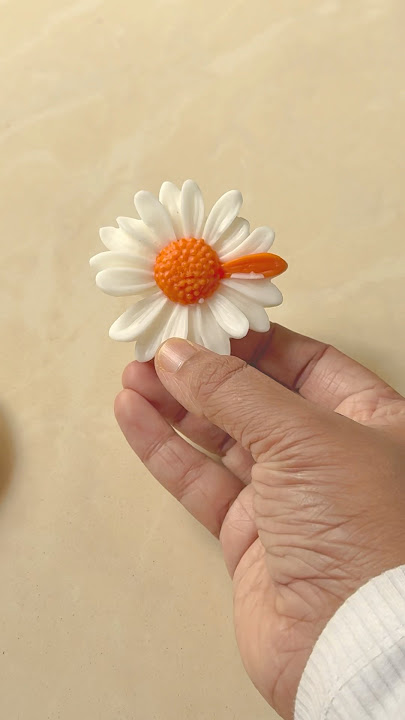 Daisy flower candle making🧡                    #candlemakingathome#candlecraft#candles #candles