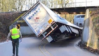 WORLD'S MOST INSANE TRUCK AND CAR DRIVERS! Driving Fail Compilation 2017