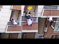 شاهد شاب تركي يقع من بلكونة المنزل وهو يتشاجر مع اسرته