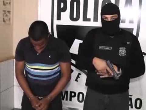 Como rasteja na criança em olhada de 2 anos