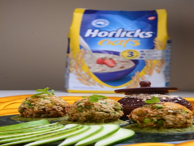 Hariyali Horlicks Oats Balls | Vahchef - VahRehVah