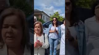 Pároco De Nespereira Recebido Em Festa Por Paroquianos Vestidos De Branco