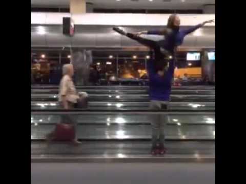 Ballet dancers / SSB Company perform Airport Viral video