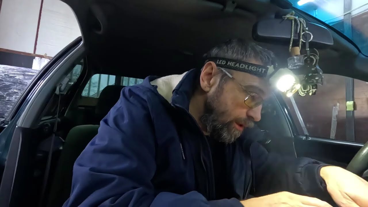 Весь день делал музыку в Хонда Цивик, приехал Руслан и всё переделал