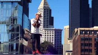 Pharrell - Lap Dance At Centurylink Field In Seattle Nfl Kickoff 9414