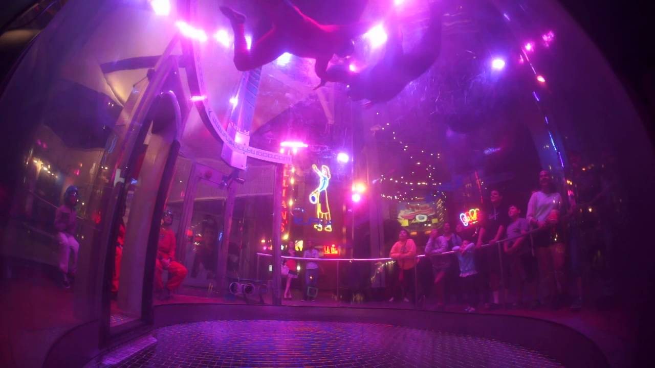 I Fly Hollywood California city walk!zues Inside a wind tunnel in the