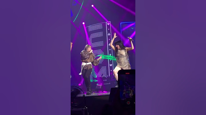 [CUT] ParkBom 2NE1 Almost tumbling action on stage | #veetv #2ne1 #kpop #malaysia