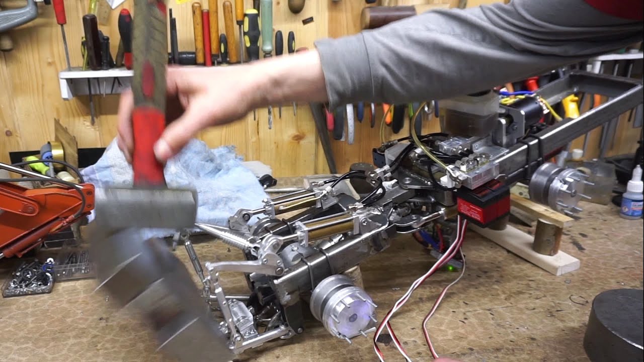 Трактор встает на дыбы.  Трешовые испытания гидравлики нашего Кировца