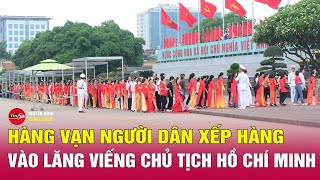 Toàn cảnh Hình ảnh người dân vào lăng viếng Bác, bày tỏ lòng thành kính với Chủ tịch Hồ Chí Minh