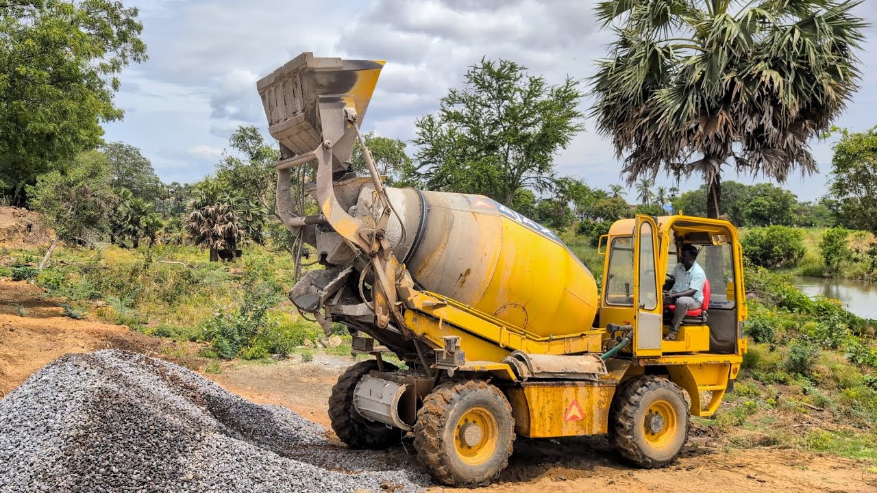 AJAX AGRO CONCRETE MIXING MACHINE working field 