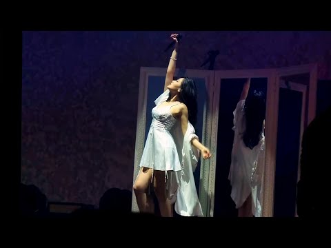 비비(BIBI) - 마녀사냥(Which Hunt) 4K 직캠 | [와주시면 안될까요?] 1st 콘서트 221228