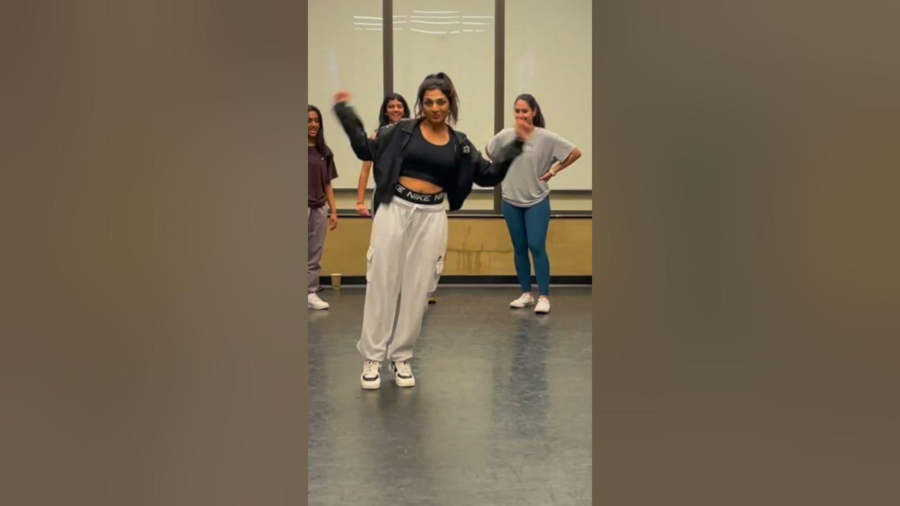 Chunnari Chunnari | BOLLYWOOD DANCE COVER | Workshop at Yale University by Eshani