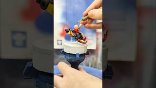 роспись миниатюры для индивидуального снежного шара