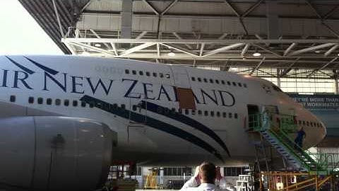 747-400 Emergency Slide