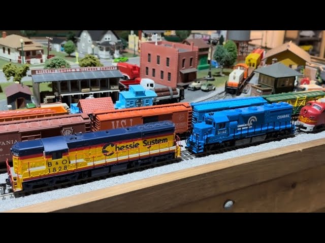 Opening and Testing More HO Scale Locomotives (Trash or Treaaures