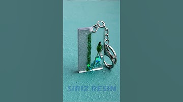 Resin keychain with a flower trapped inside 🥀💚 #epoxyresin #epoxy #resinart #resincrafts