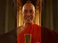 "แค่เพียง 10 วินาที... สัมผัสความสงบที่ซ่อนอยู่ ท่ามกลางแสงทองและรอยยิ้มที่เปี่ยมไปด้วยความเมตตา 🧘