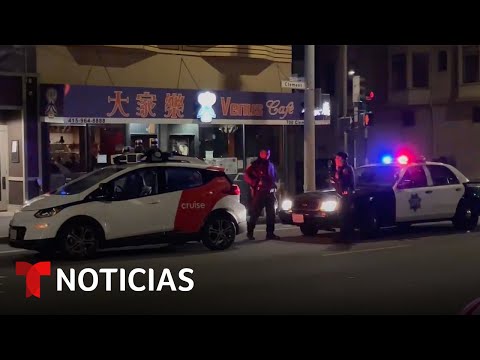 La policía detiene a un vehículo pero no había ningún conductor en su interior | Noticias Telemundo