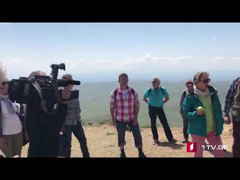 მრავალმთის უდაბნოს მონასტერთან ტურისტები და მომლოცველები შეფერხების გარეშე გადაადგილდებიან