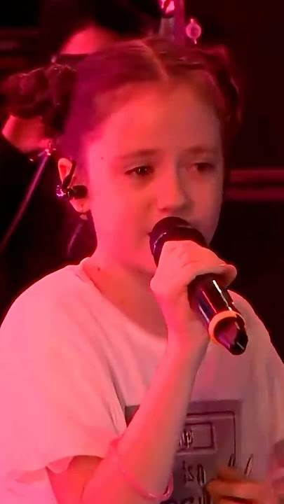 These Fans Sang BETTER Than Them #billieeilish #jessiej #shorts