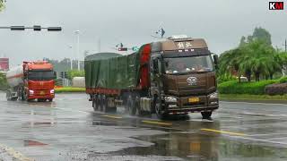 Chinese heavy trucks in heavy rain!