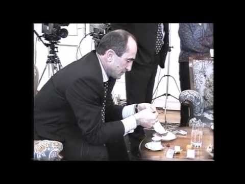 Ռոբերտ Քոչարյան & Քինդեր ձվիկ
