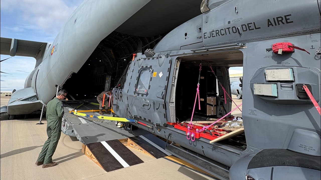 Primera vez que se carga un NH90 en un A400M 