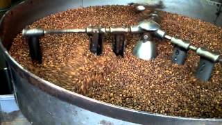 職人の技！コーヒーの焙煎作業 By TAKUMI Japanese, the work of roasted coffee.