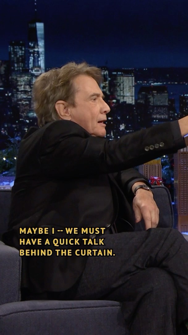 #MartinShort and #JimmyFallon hash some things out during their “chat” behind the curtain ?