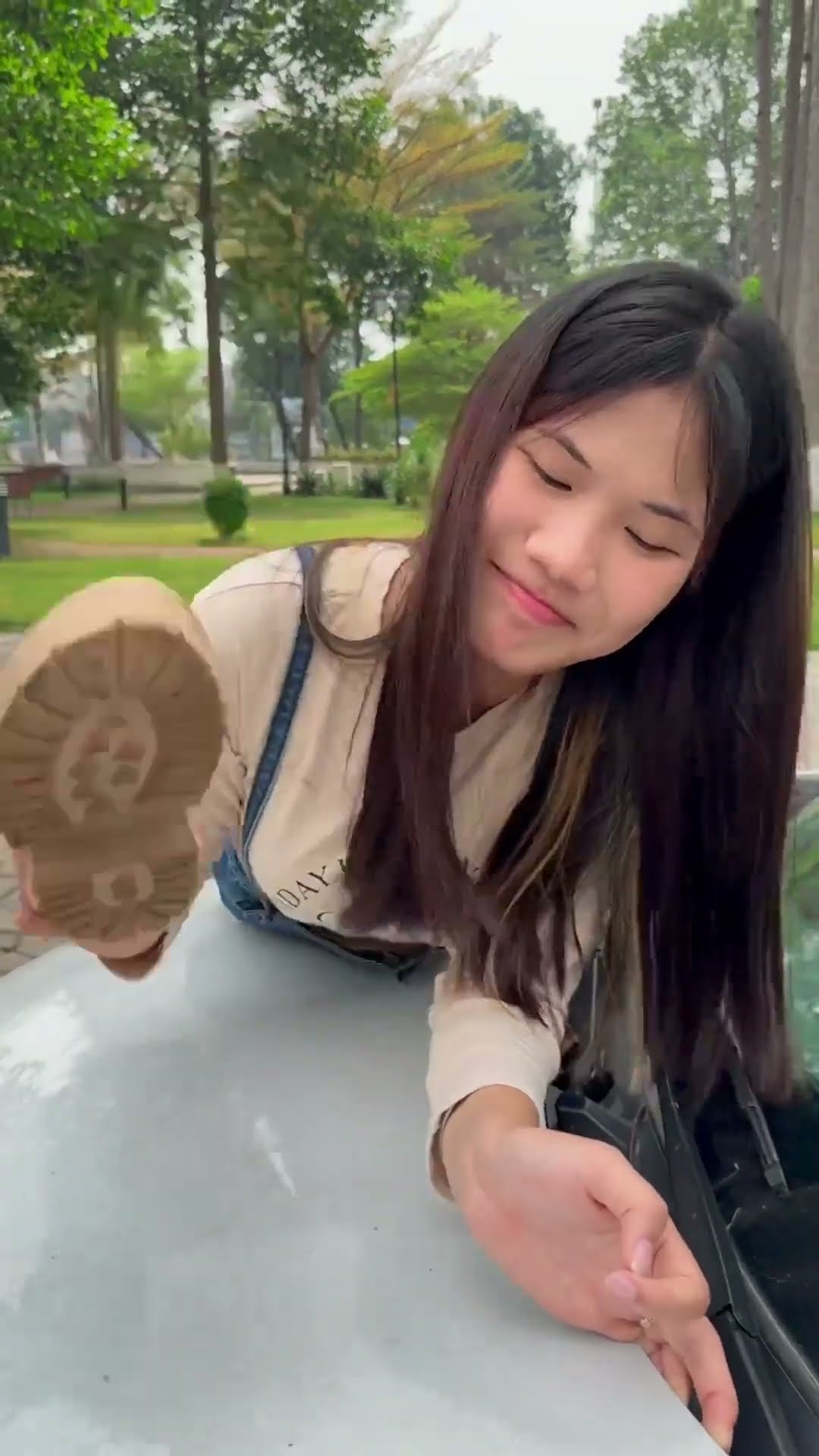 LNS - Linh Nhi phá cửa xe oto của Su Hào ?? break the car door #shorts
