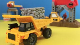 Play Doh Mighty Machines Caterpillar CAT Dump Truck Bolder PlaySet Mighty Wheels
