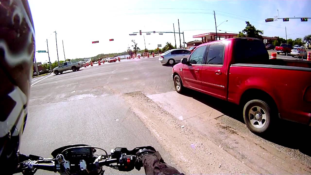 ktm 125 Almost Ran Over & Lane Splitting