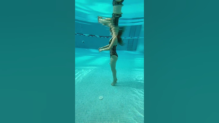 Suyun dibine dalmak ve suda takla atmak bu kadar kolay. #swimming #yüzme #deniz #buraklayüzüyorum