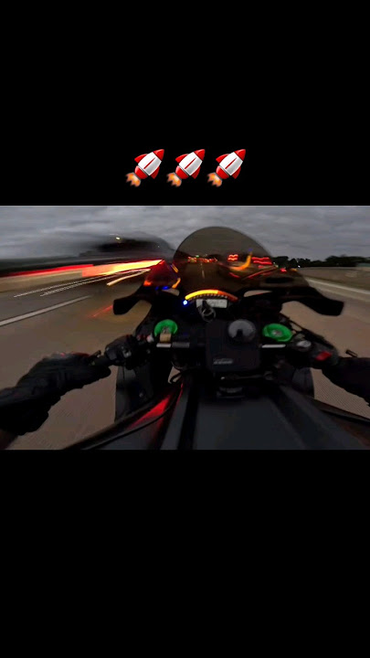 Sepeda Motor Gila di Lalu Lintas #gila #viral #gila #sepeda motor #sepeda motor #terbang lewat #celana pendek #cepat #r1