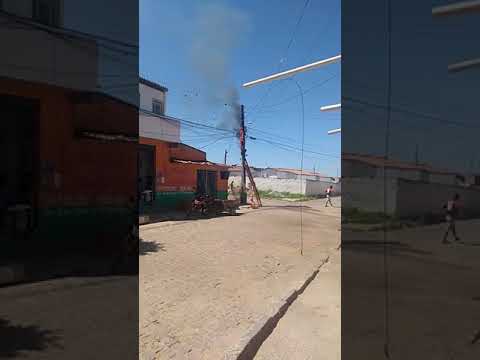 GAMBIARRAS CAUSAM INCÊNDIO EM REDE ELÉTRICA NO ALTO DA MARAVILHA